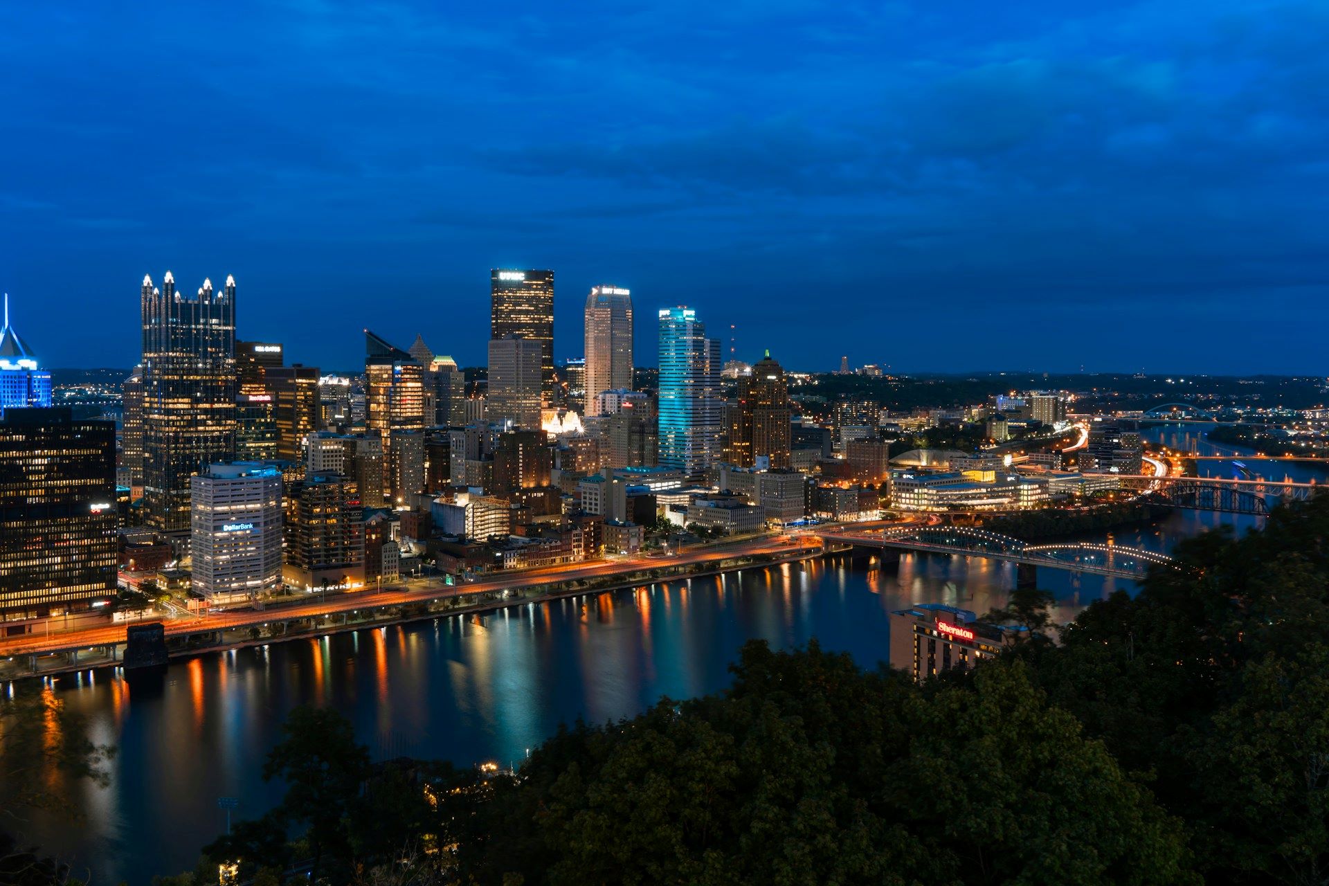 Use Pittsburgh property management services from iTrip so you can enjoy this view of the Pittsburgh skyline at night